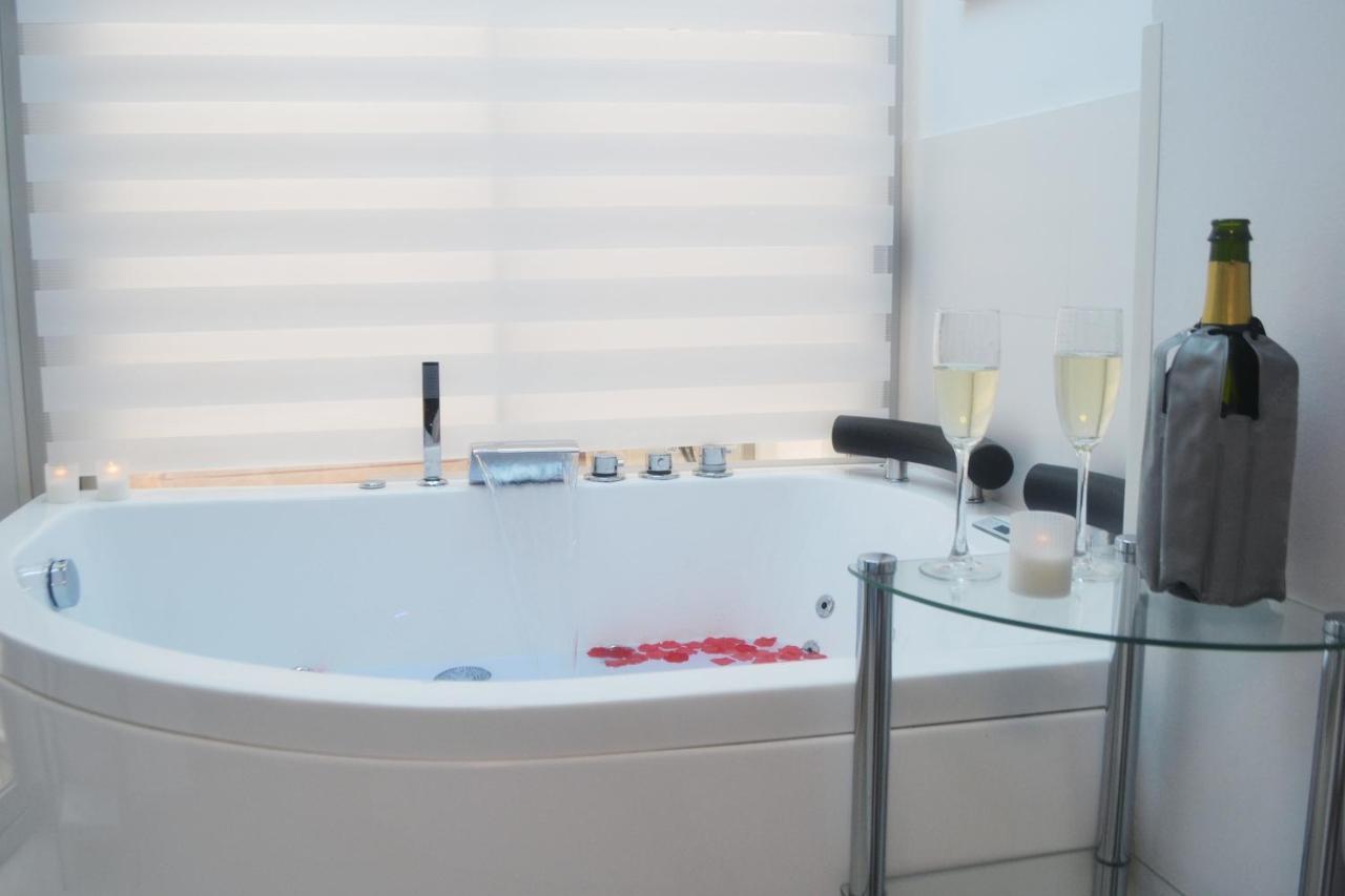 Blue Horizon Luxury Apartment เนร์คา ภายนอก รูปภาพ