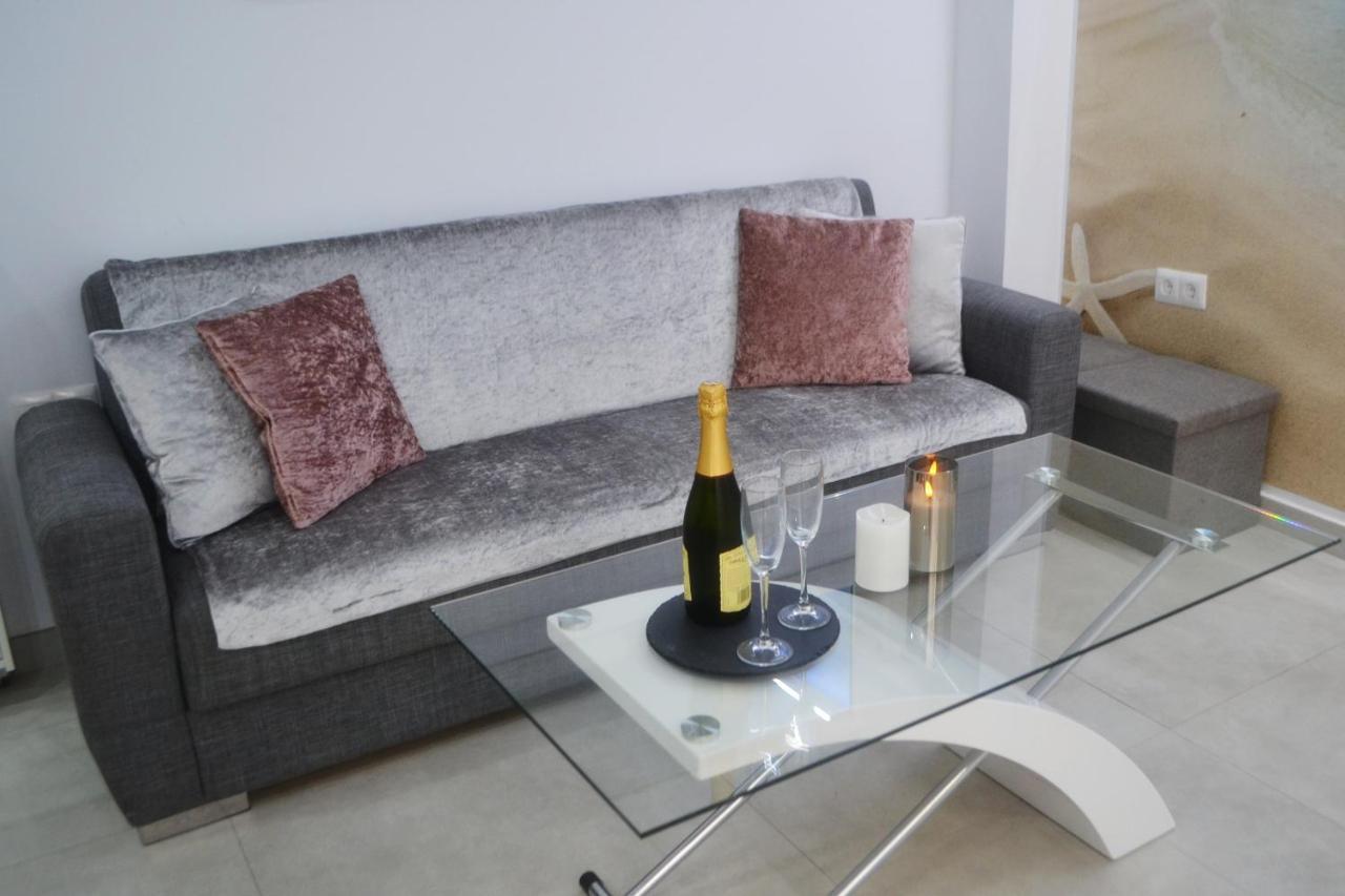 Blue Horizon Luxury Apartment เนร์คา ภายนอก รูปภาพ
