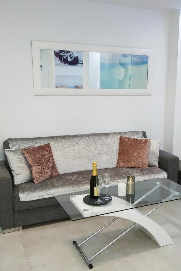 Blue Horizon Luxury Apartment เนร์คา ภายนอก รูปภาพ