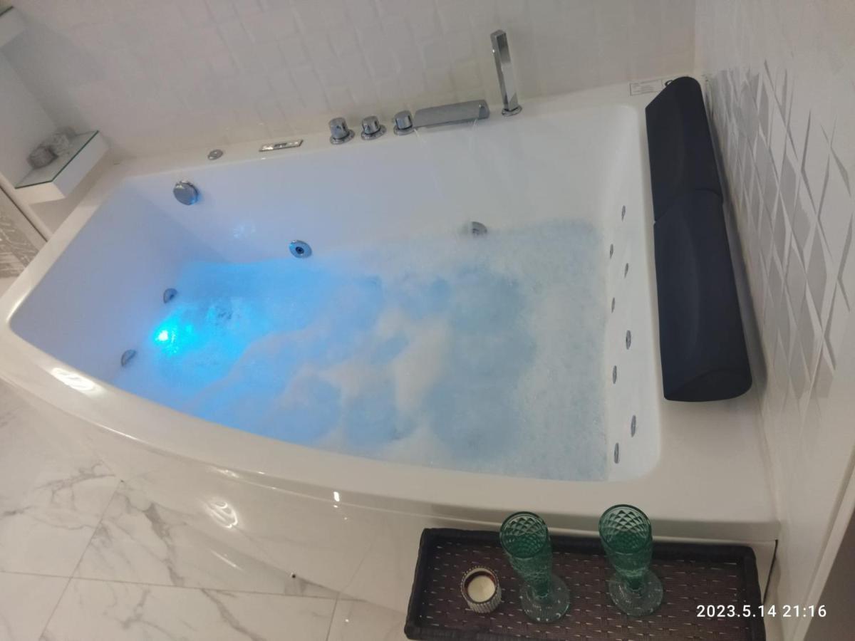 Blue Horizon Luxury Apartment เนร์คา ภายนอก รูปภาพ