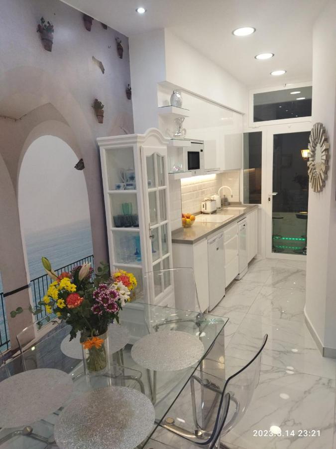 Blue Horizon Luxury Apartment เนร์คา ภายนอก รูปภาพ